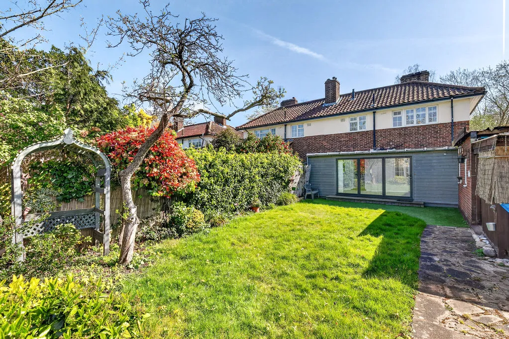 Abbotts Tilt Hersham, Walton-On-Thames KT12 4RB, photo 20