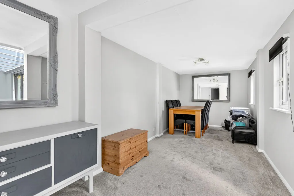 Abbotts Tilt Hersham, Walton-On-Thames KT12 4RB, photo 13