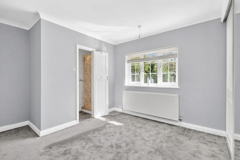 Abbotts Tilt Hersham, Walton-On-Thames KT12 4RB, photo 15