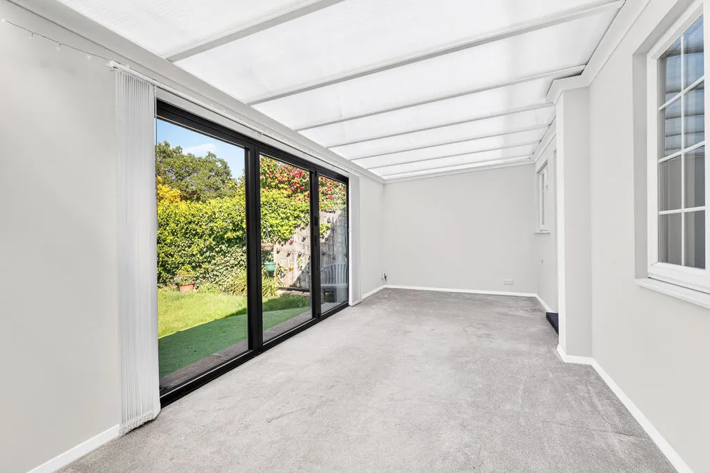 Abbotts Tilt Hersham, Walton-On-Thames KT12 4RB, photo 10