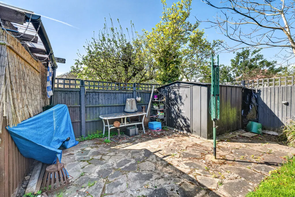 Abbotts Tilt Hersham, Walton-On-Thames KT12 4RB, photo 23