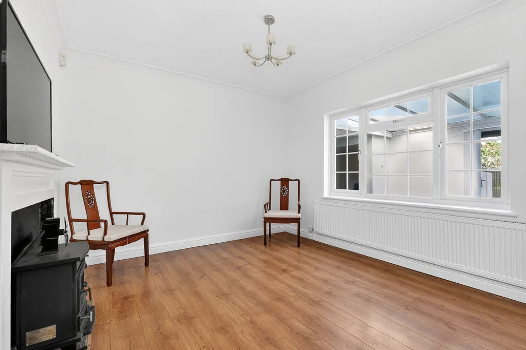 Abbotts Tilt Hersham, Walton-On-Thames KT12 4RB, photo 9