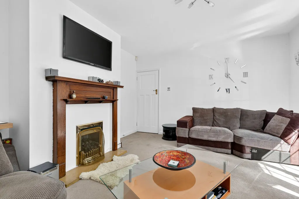 Abbotts Tilt Hersham, Walton-On-Thames KT12 4RB, photo 5
