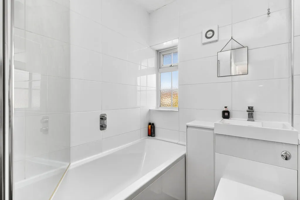 Abbotts Tilt Hersham, Walton-On-Thames KT12 4RB, photo 19