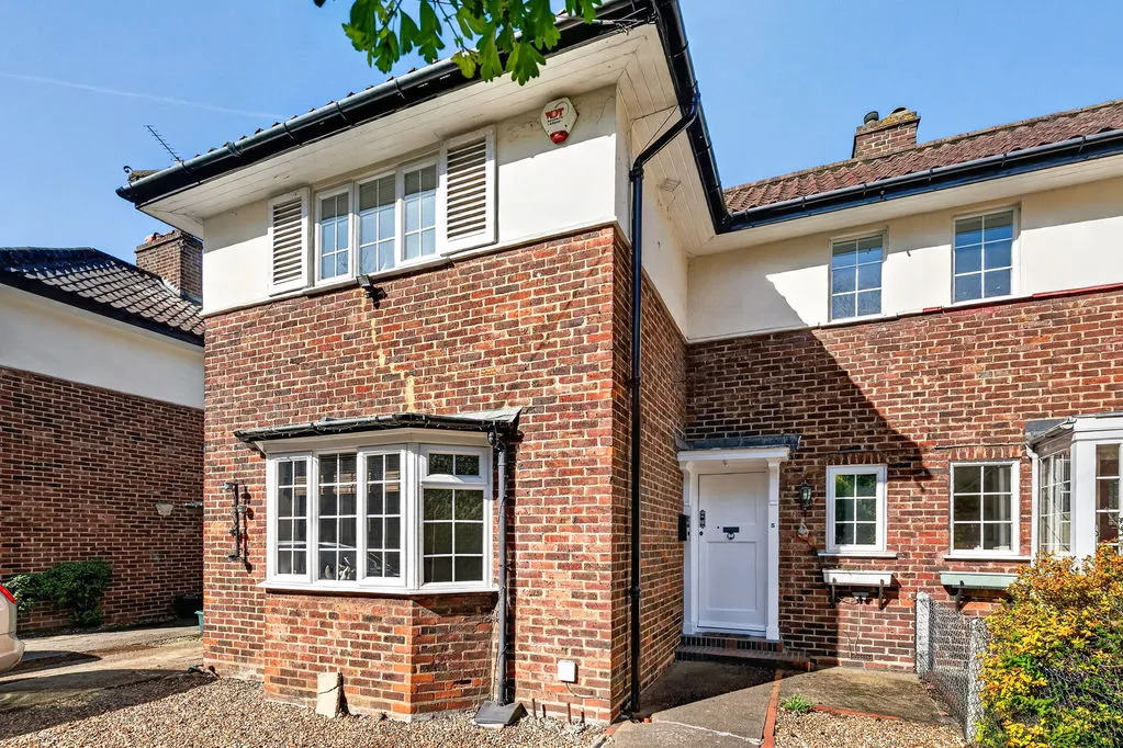 Abbotts Tilt Hersham, Walton-On-Thames KT12 4RB, photo 25