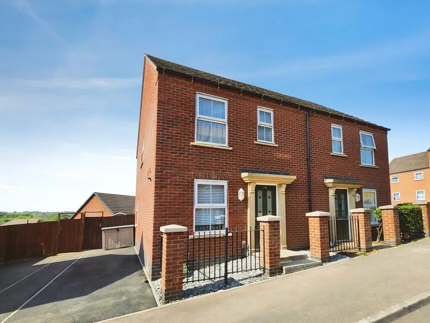 3 bed house for sale — Edinburgh Road, Nuneaton, Warwickshire, CV10