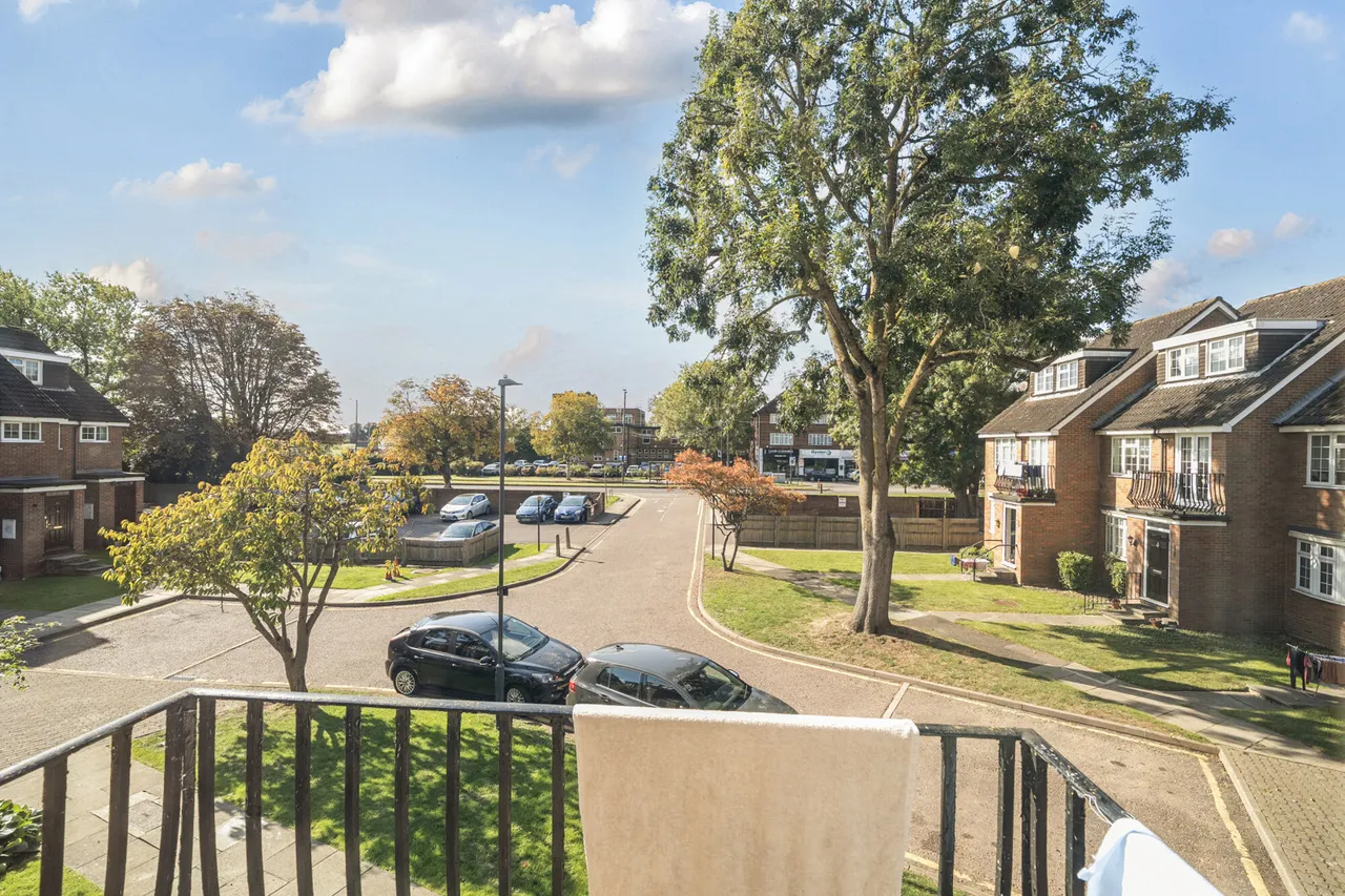 Bramble Close, Stanmore, HA7, photo 2