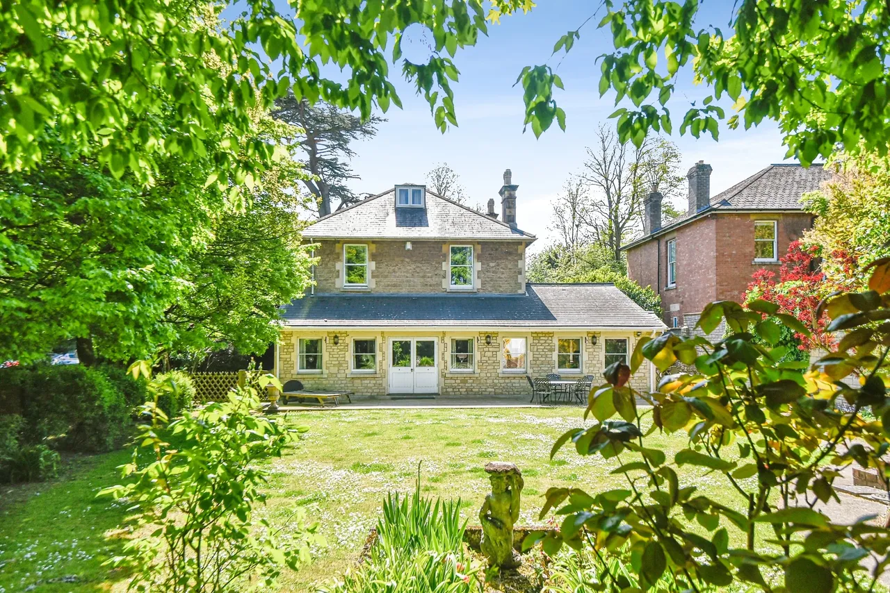 4 bed house for sale, Bath Road, Chippenham, SN15