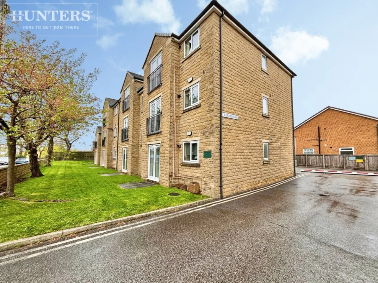 2 bed flat for sale — Gawber Road, Barnsley