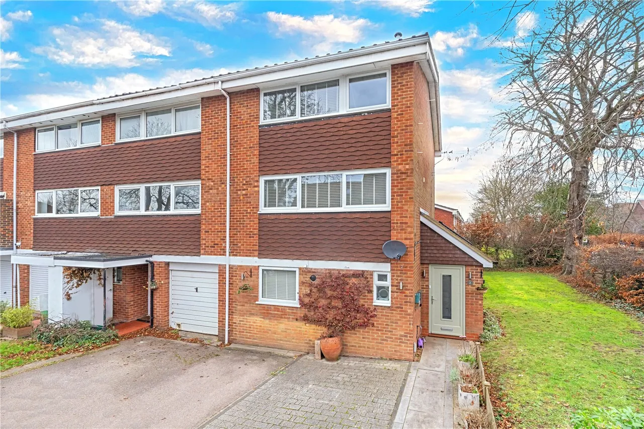 4 bed house for sale — Grove Road, Shepperton, TW17 9EL