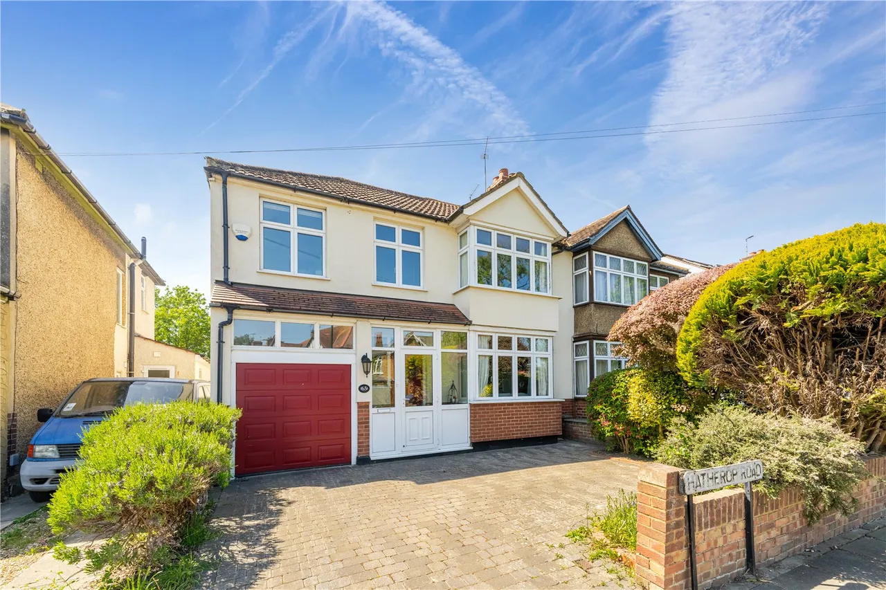 4 bed house for sale — Hatherop Road, Hampton, TW12 2RQ