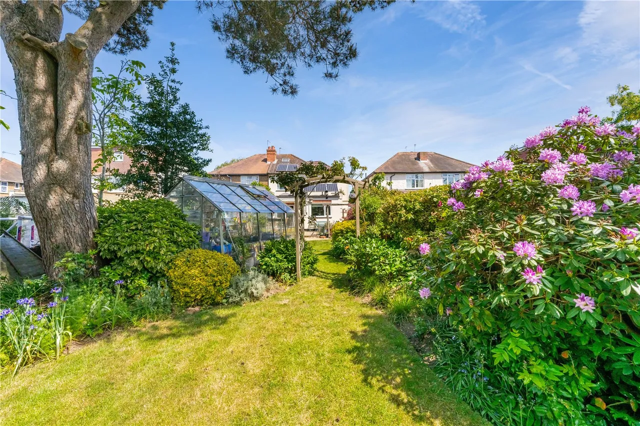 Hatherop Road, Hampton, TW12 2RQ, photo 2