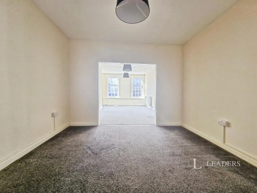 High Street, Gosport, PO12, photo 3