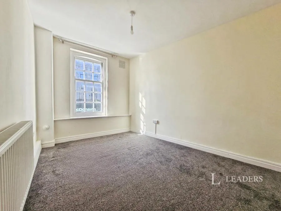 High Street, Gosport, PO12, photo 8