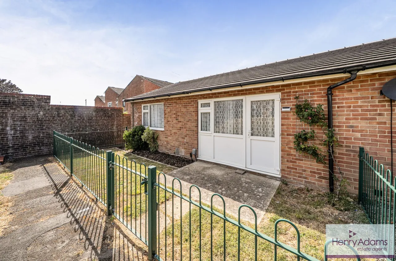 First Avenue, Catherington, PO8, photo 19