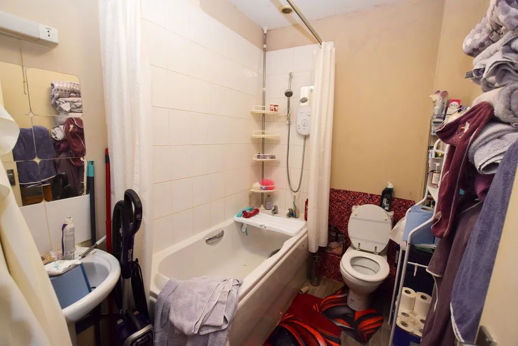 Glebeland Court, Donnington, TF2, photo 8