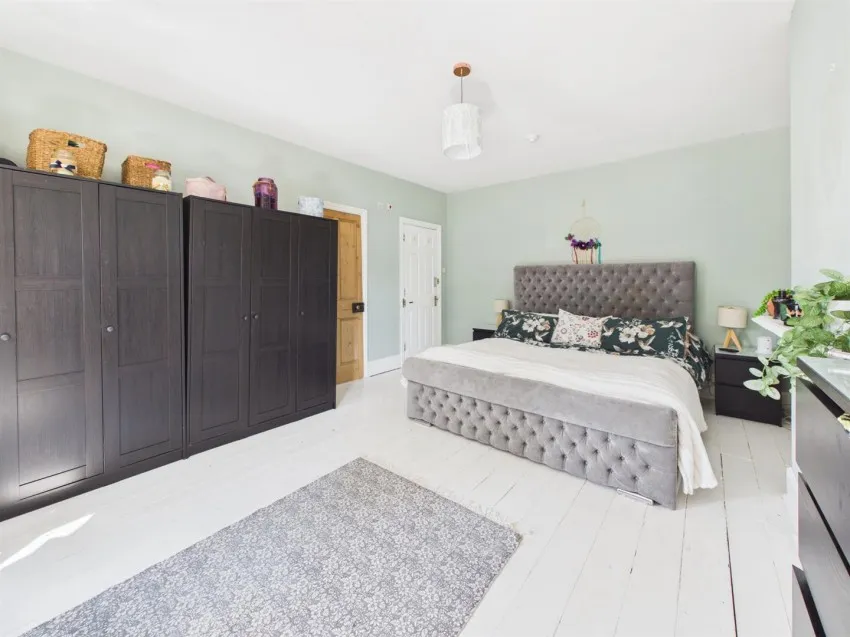 Stroud Road, Gloucester, photo 11