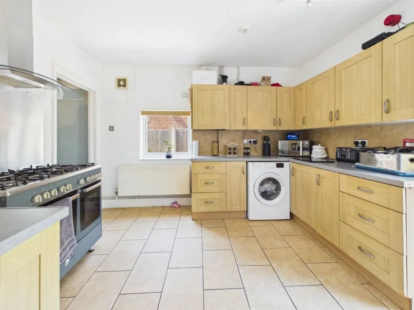 Stroud Road, Gloucester, photo 6