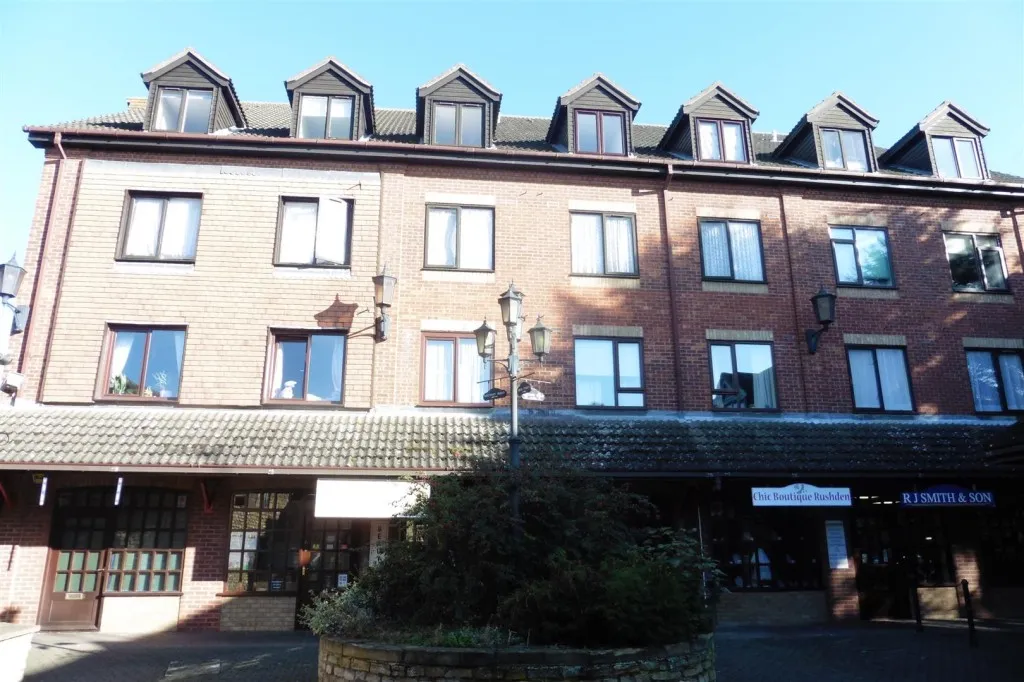 2 bed flat to rent, Ashleigh House, Hamblin Court