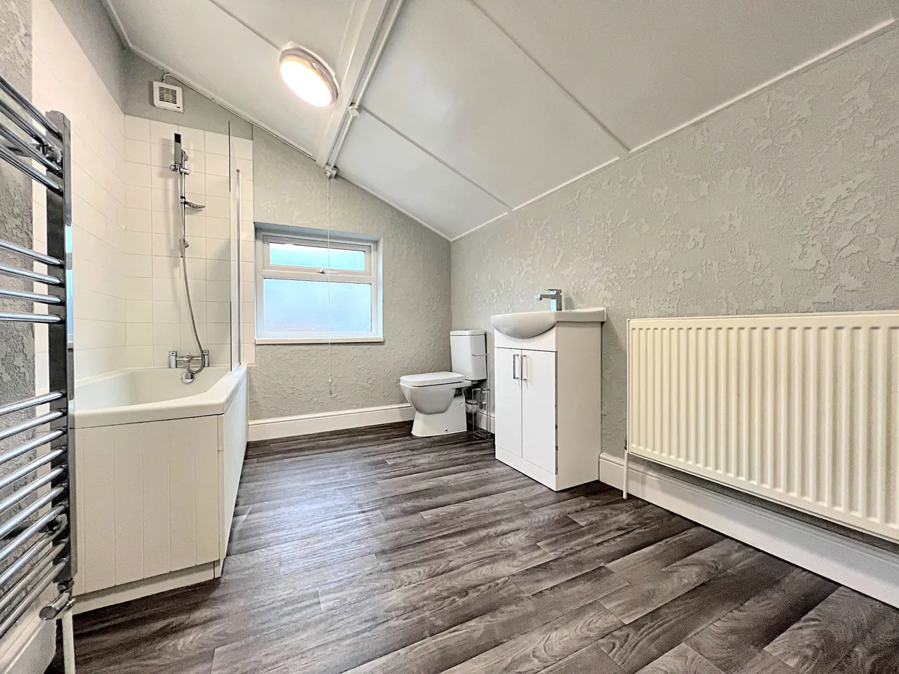 2 bed property to rent, Station Road, Kettering, NN14