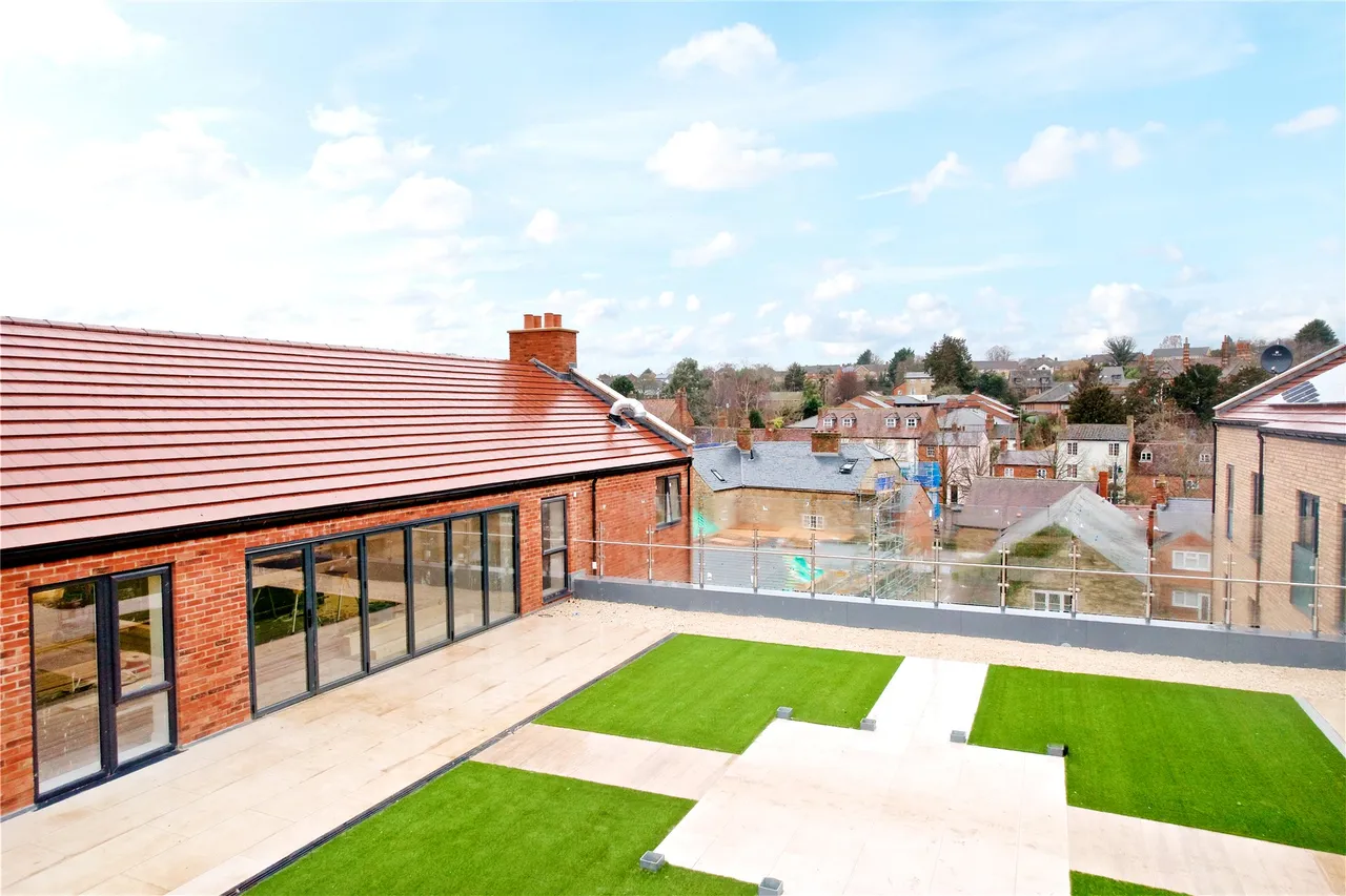 Regents Gate, Cornwalls Meadow, MK18, photo 17