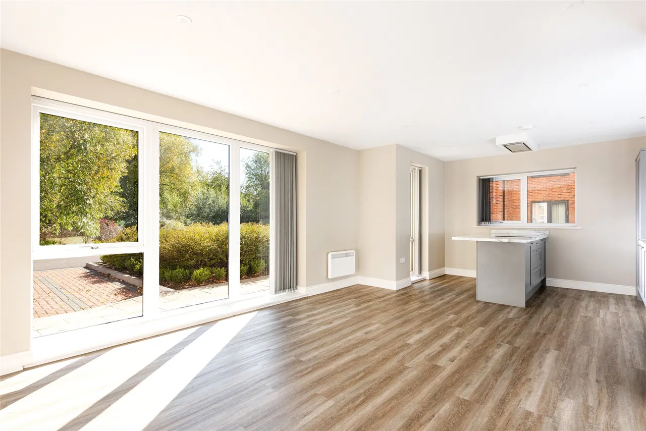 Regents Gate, Cornwalls Meadow, MK18, photo 5