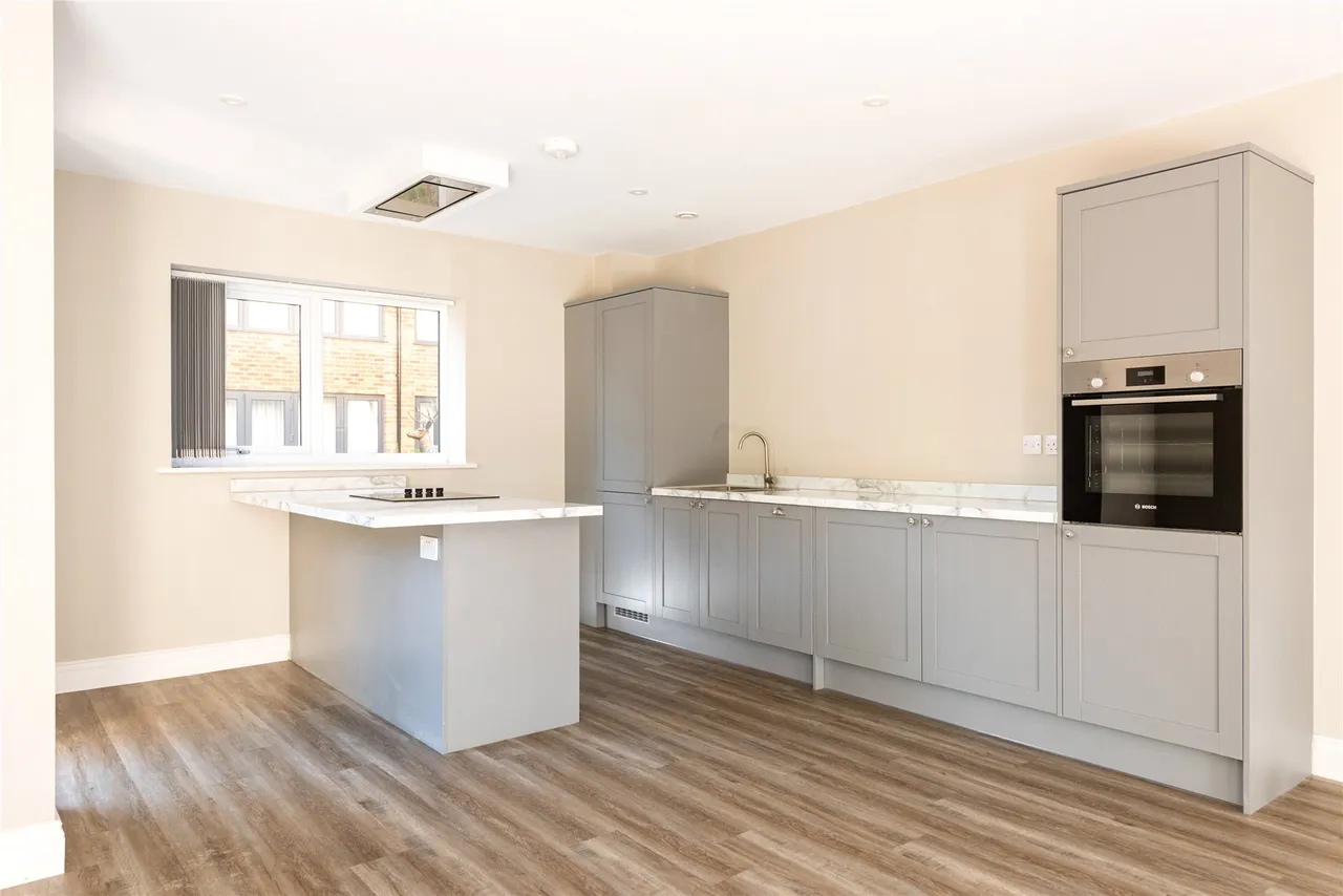 Regents Gate, Cornwalls Meadow, MK18, photo 3