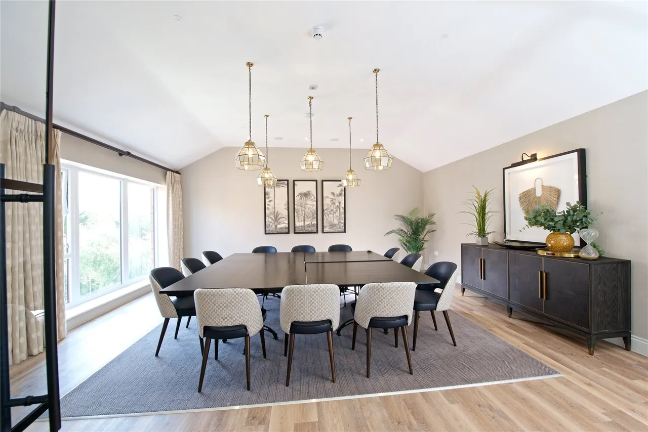 Regents Gate, Cornwalls Meadow, MK18, photo 13