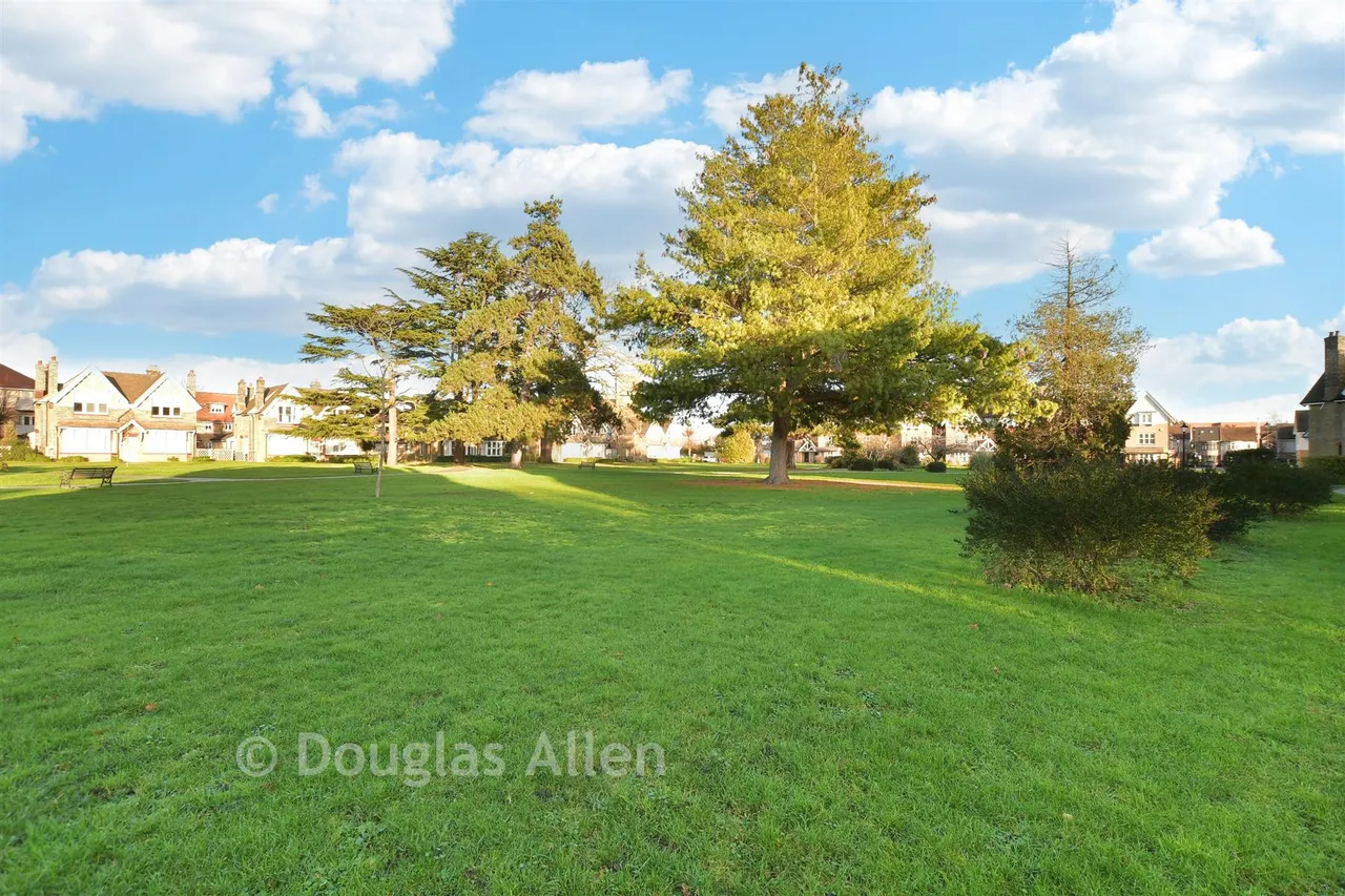 Village Way, Barkingside, IG6, photo 8