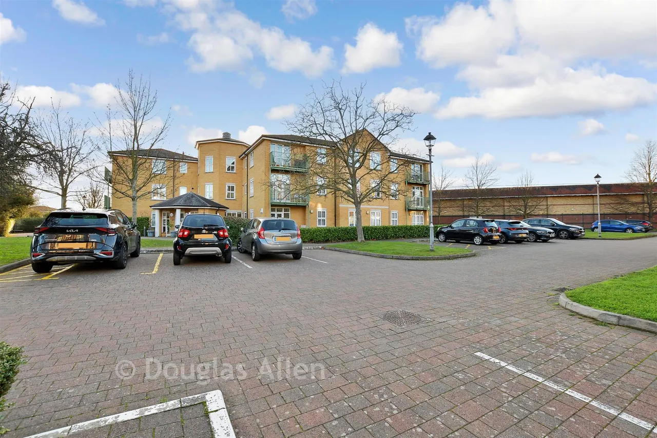 Village Way, Barkingside, IG6, photo 9