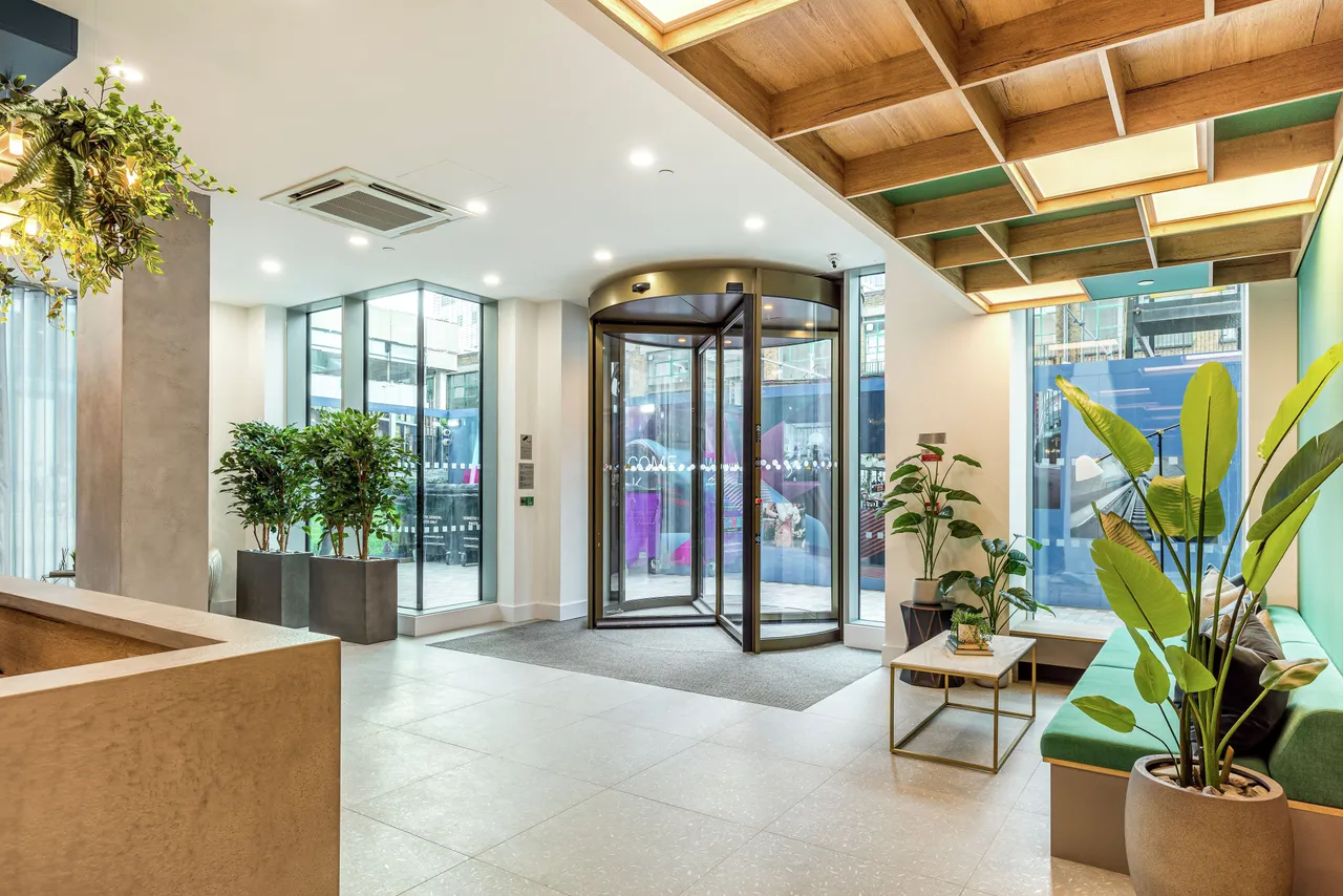 Apartment 2204, Bouchon Point, London, photo 9