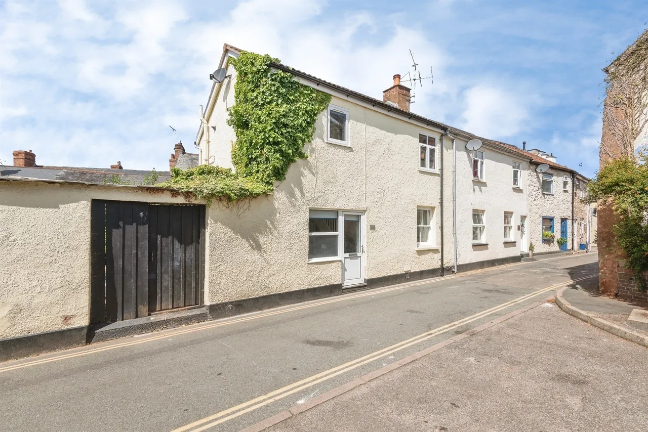 3 bed house for sale — Barrington Street, Tiverton