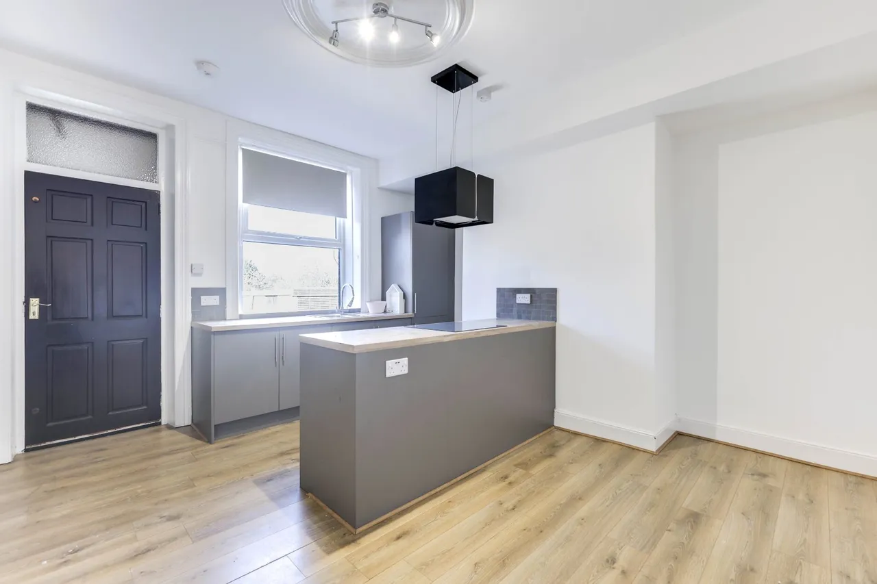 Richardshaw Lane, Stanningley, LS28, photo 5