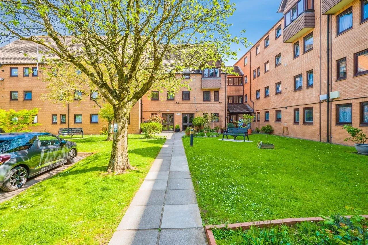 2 bed flat for sale, Wordsworth Avenue, Roath, CF24