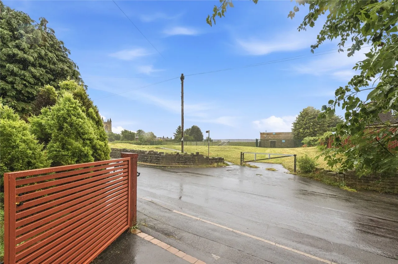 Bunkers Lane, Batley, WF17, photo 6