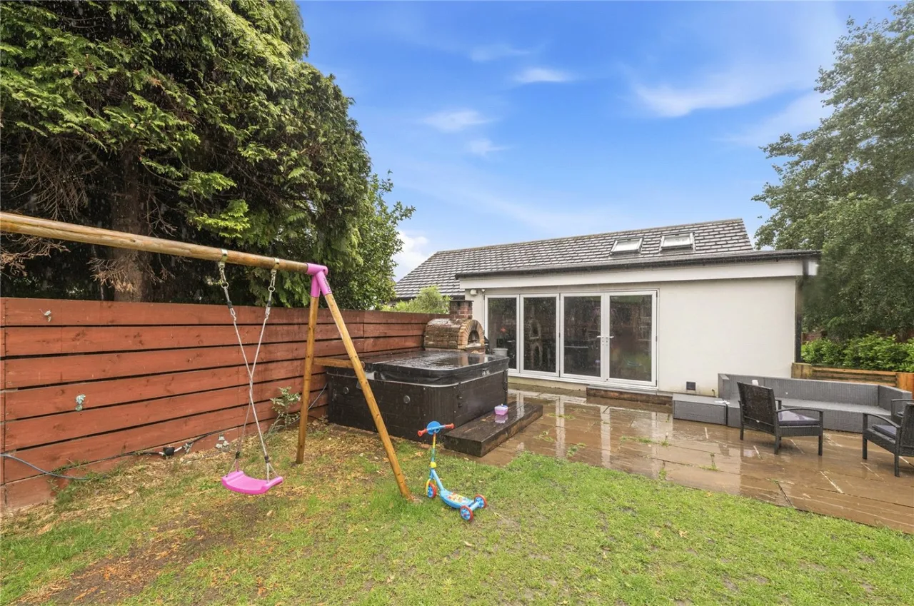 Bunkers Lane, Batley, WF17, photo 26