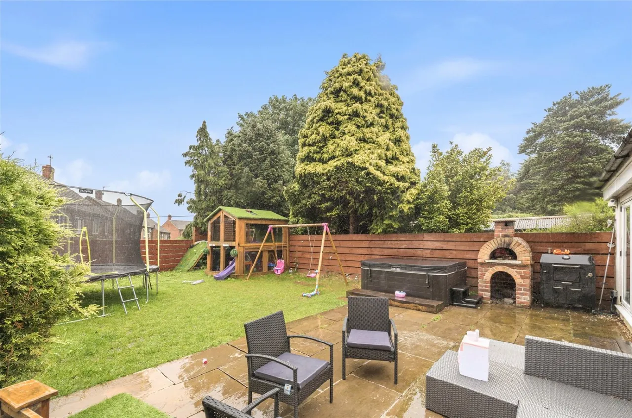 Bunkers Lane, Batley, WF17, photo 25