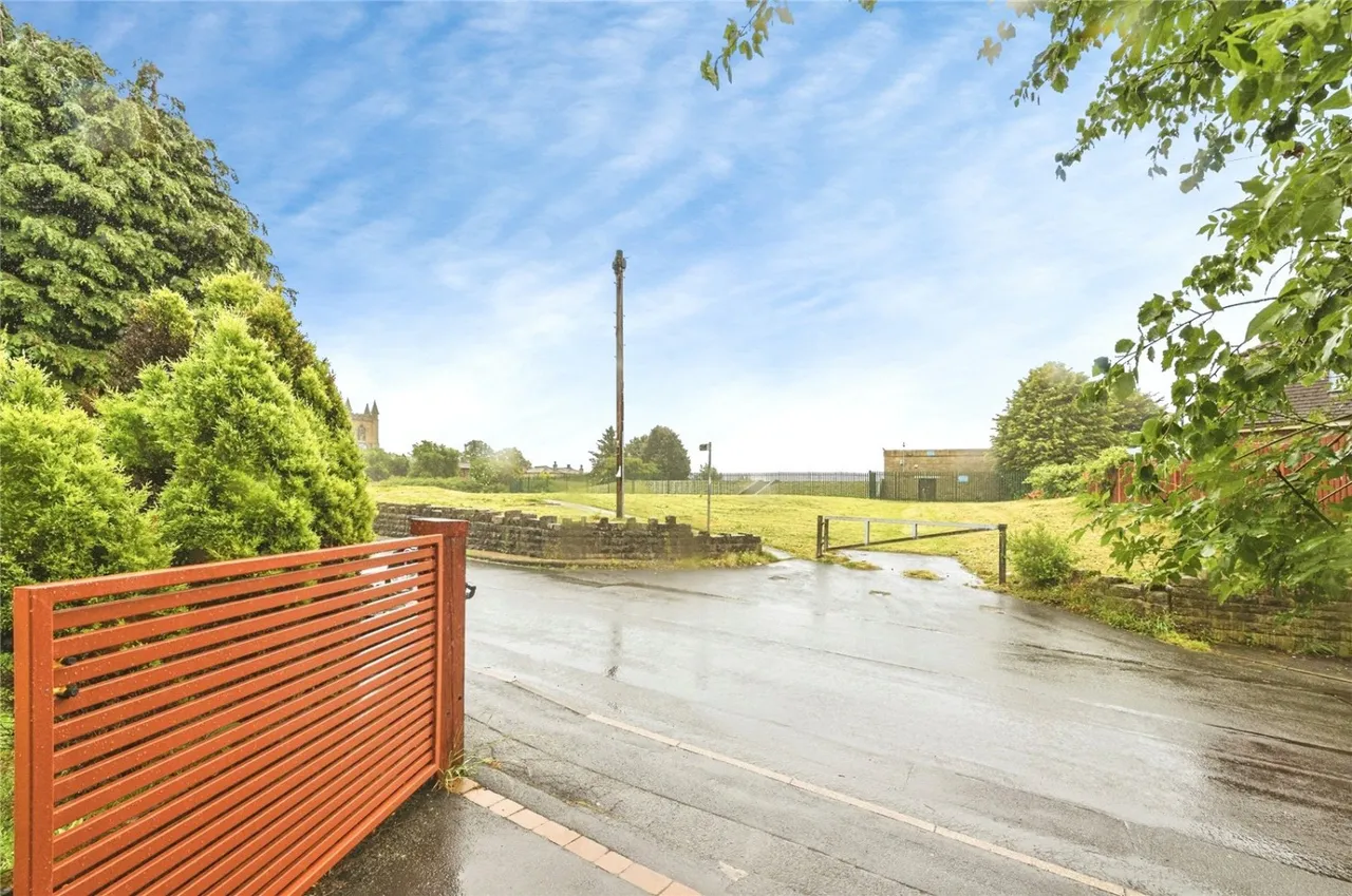Bunkers Lane, Batley, WF17, photo 30