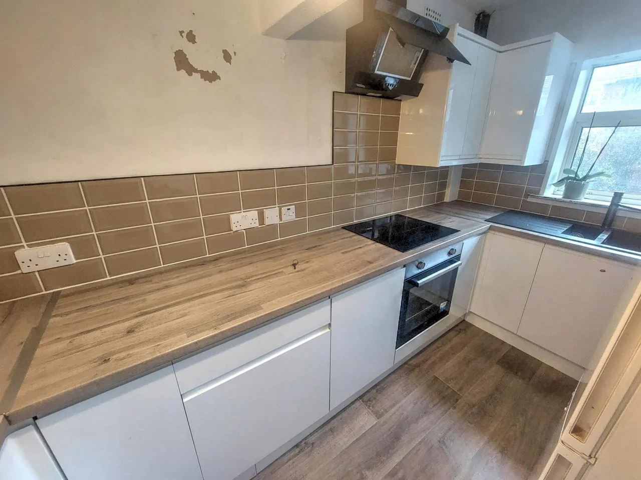 North Road, Manchester, M34, photo 4