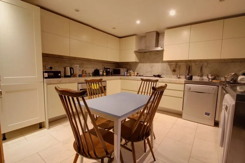 Princes Court Surrey Quays, London SE16 7TD, photo 7