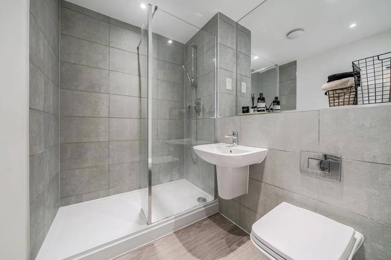 Adit Road, DA8, photo 21