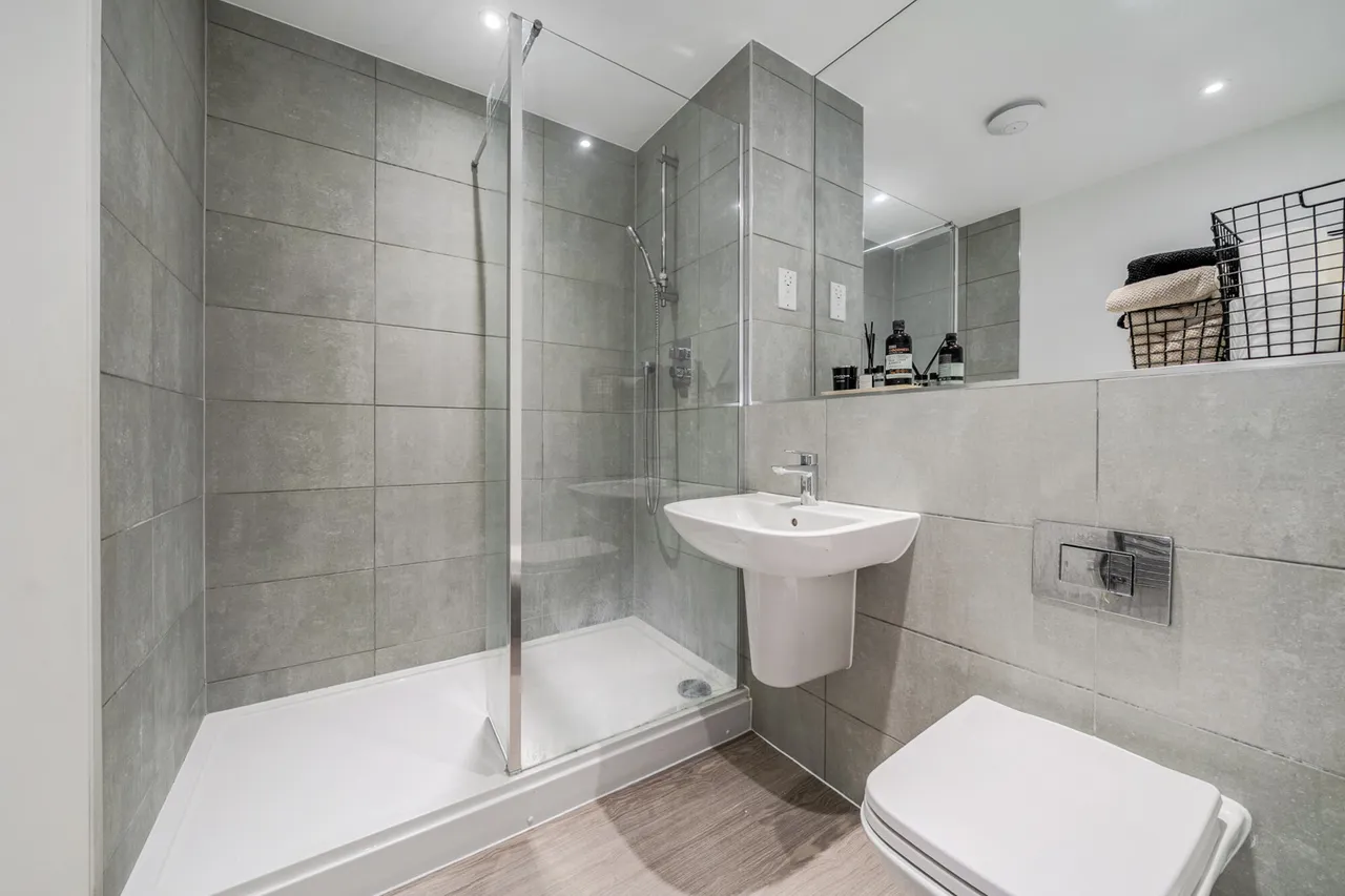Adit Road, DA8, photo 21