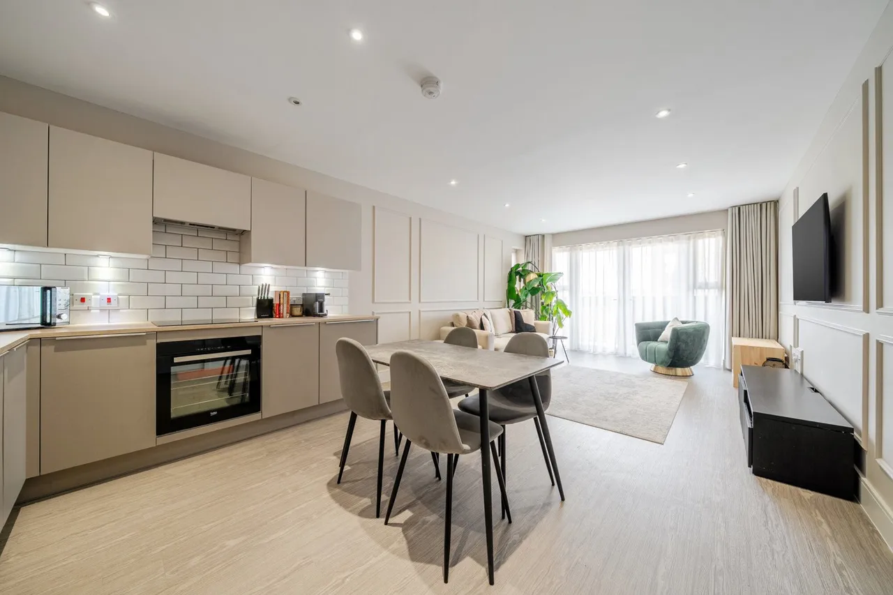Adit Road, DA8, photo 15