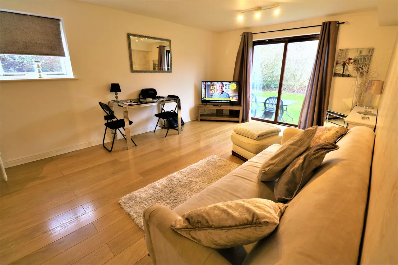 Howard Road, Chafford Hundred, Grays, Essex, RM16 6DG, photo 2