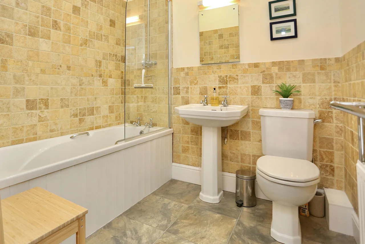 Ty Deri, Trebencyn Park, NP7, photo 23