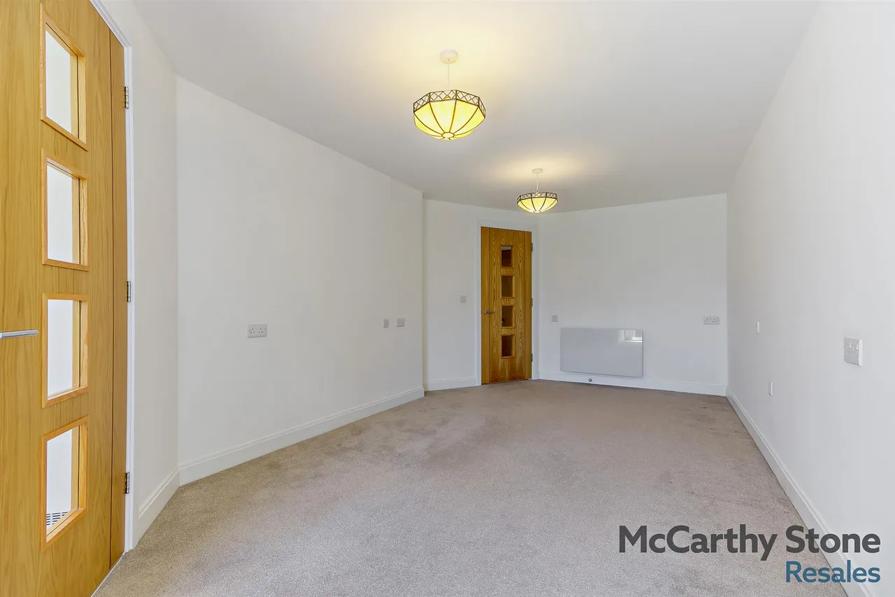 Churchfield Road, Walton-On-Thames, KT12, photo 11