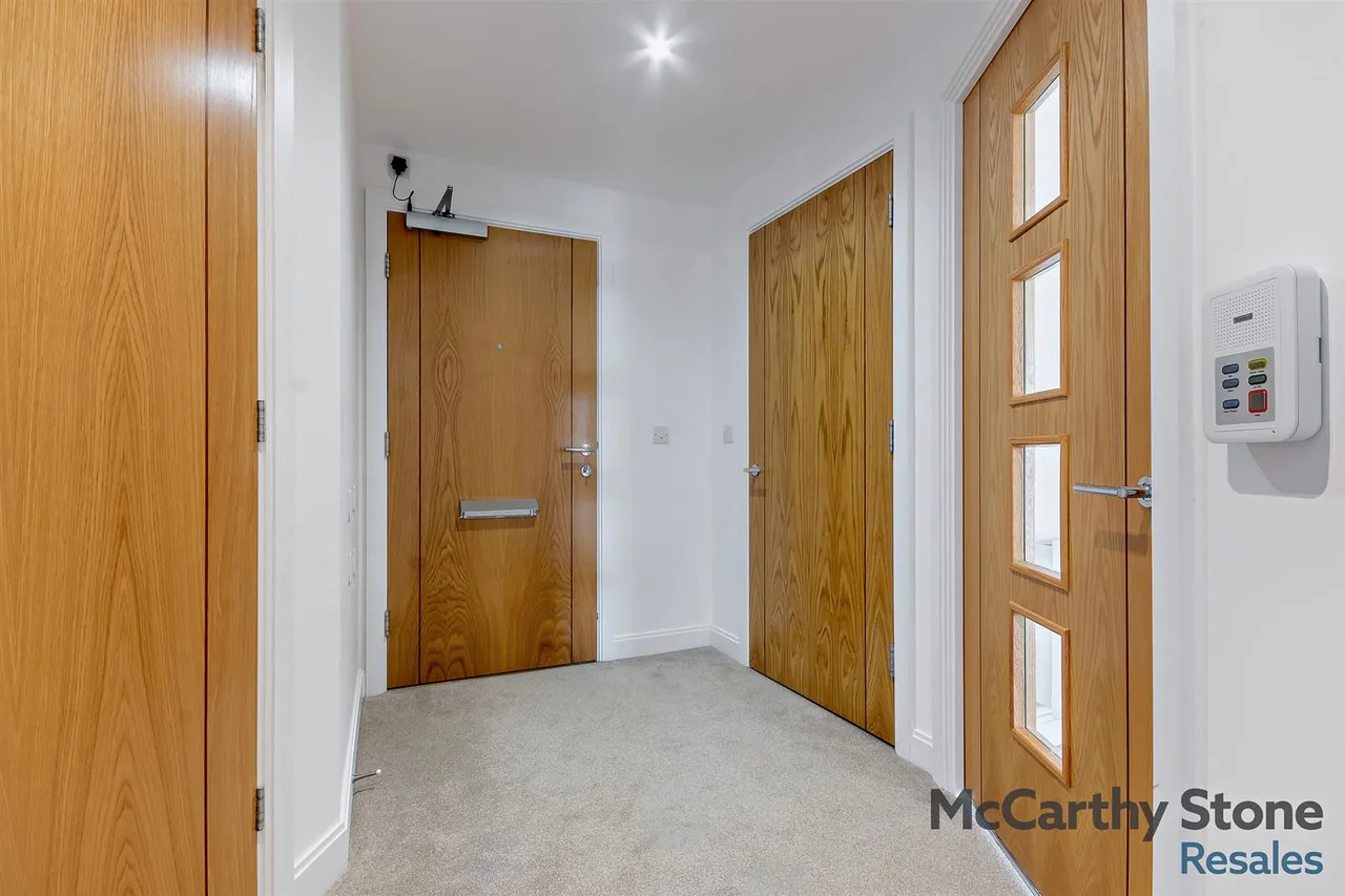 Churchfield Road, Walton-On-Thames, KT12, photo 17