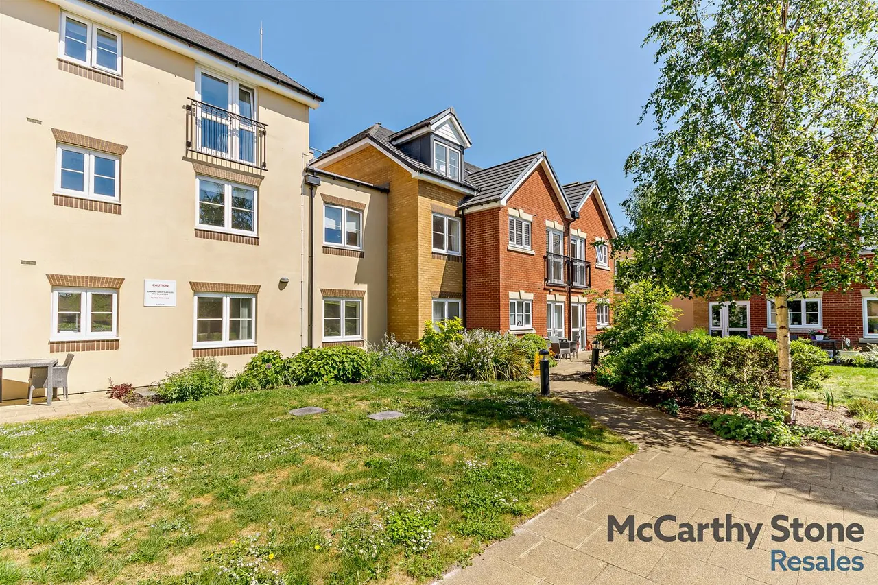 Churchfield Road, Walton-On-Thames, KT12, photo 22