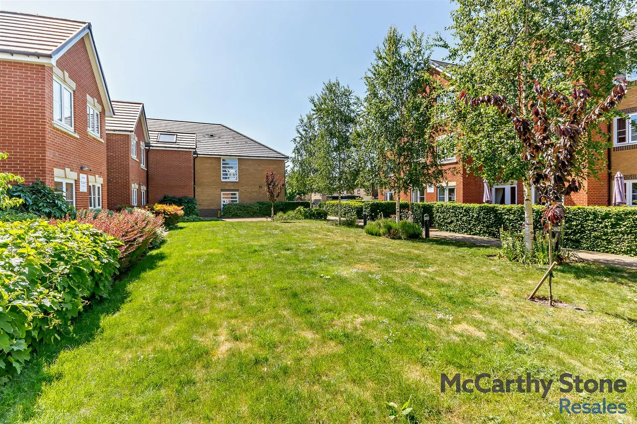 Churchfield Road, Walton-On-Thames, KT12, photo 23