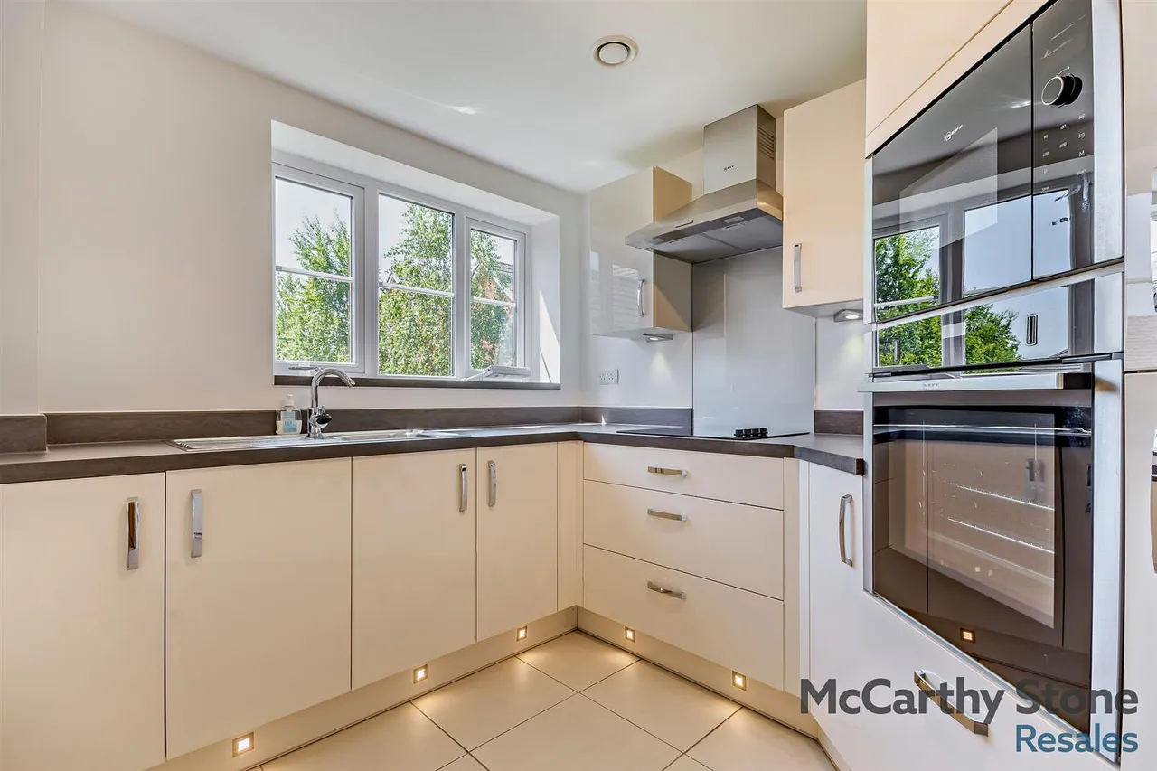 Churchfield Road, Walton-On-Thames, KT12, photo 3